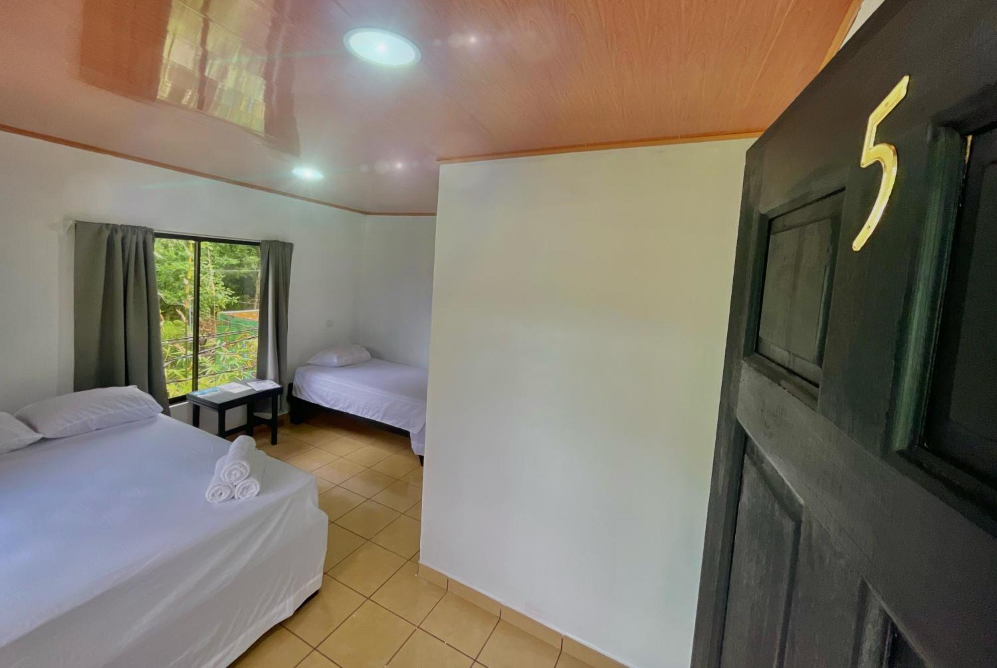 Carey Lodging Tortuguero Buitenkant foto